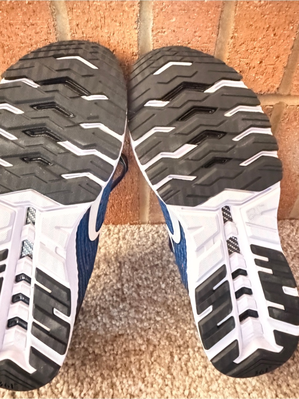 Men's Blue Athletic Running Shoes with Charcoal Details - Picture 12 of 13